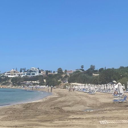 Coral Bay Modern Renovated Apartment By The Sea パ フォス エクステリア 写真