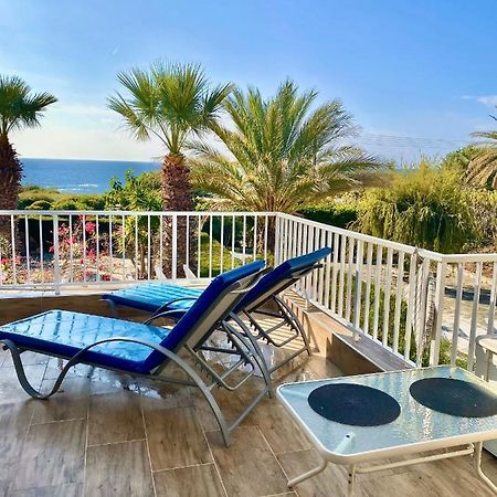 Coral Bay Modern Renovated Apartment By The Sea パ フォス エクステリア 写真