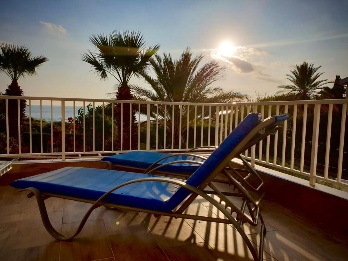 Coral Bay Modern Renovated Apartment By The Sea パ フォス エクステリア 写真