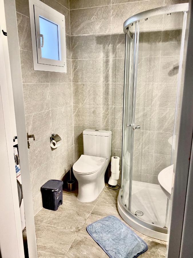 Coral Bay Modern Renovated Apartment By The Sea パ フォス エクステリア 写真