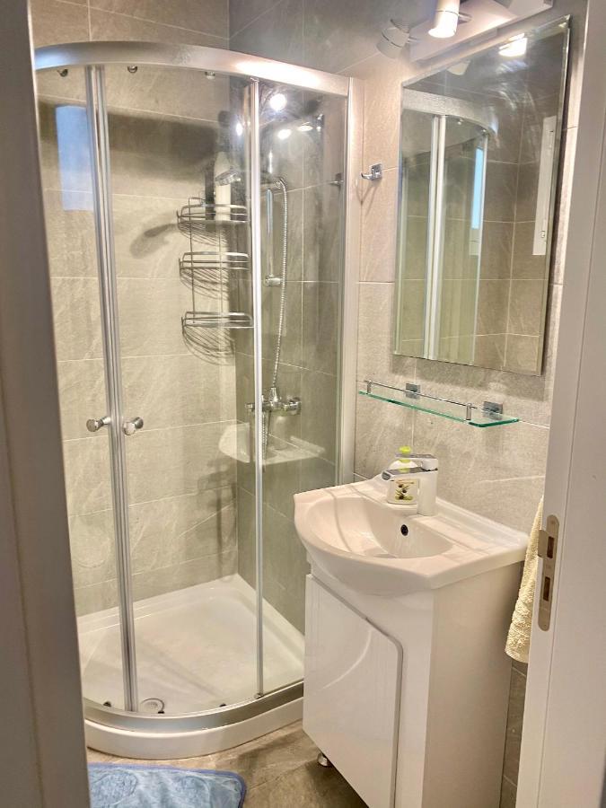 Coral Bay Modern Renovated Apartment By The Sea パ フォス エクステリア 写真
