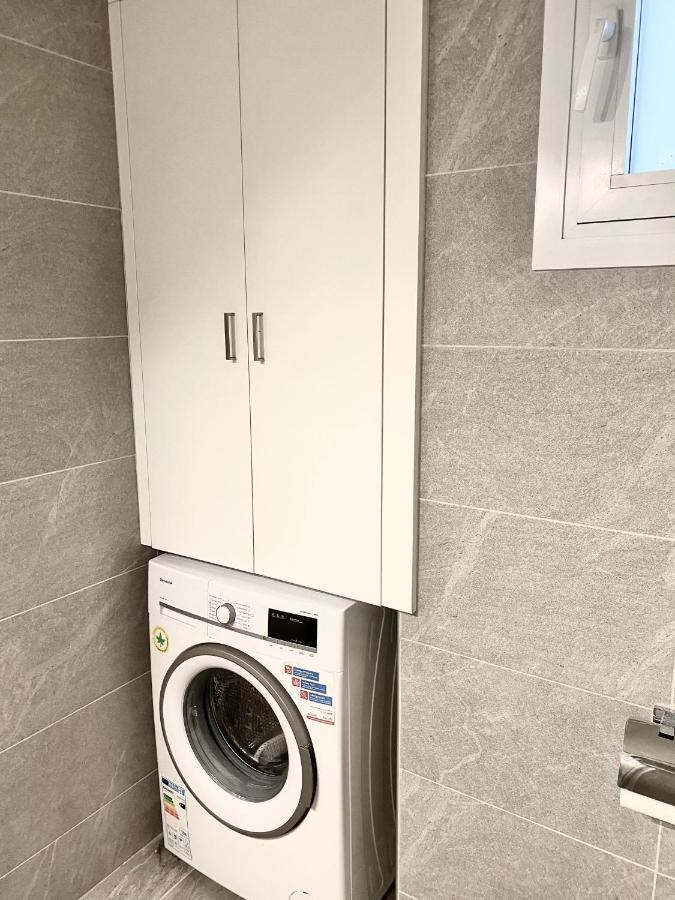 Coral Bay Modern Renovated Apartment By The Sea パ フォス エクステリア 写真