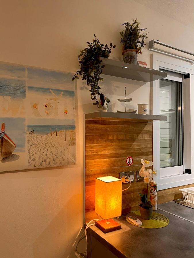 Coral Bay Modern Renovated Apartment By The Sea パ フォス エクステリア 写真